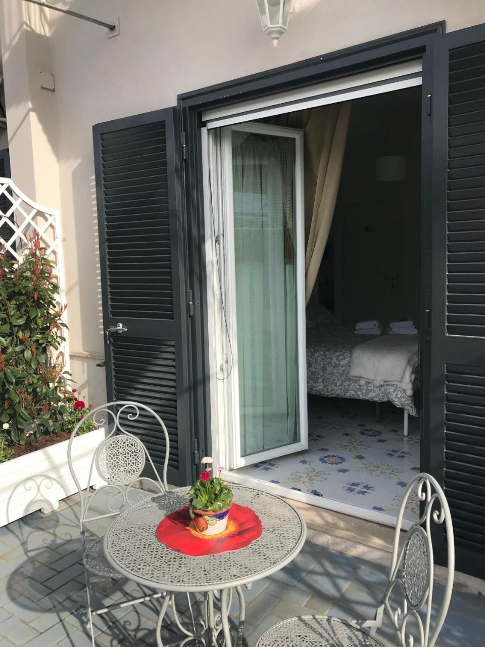 Il Giardino Dei Glicini Bed & Breakfast Ercolano Dış mekan fotoğraf